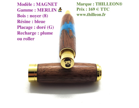 merlin_magnet_plume_ou_roller_noyer_dor_bleu_stylo_artisanal_bois_rsine_thilleon_logo_marque